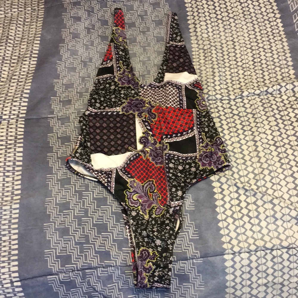 Miss guided one piece swimsuit ✨